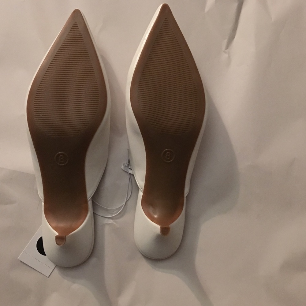 Women's Aleksa Low Vamp Kitten Heeled Mules - Picture 6 of 8